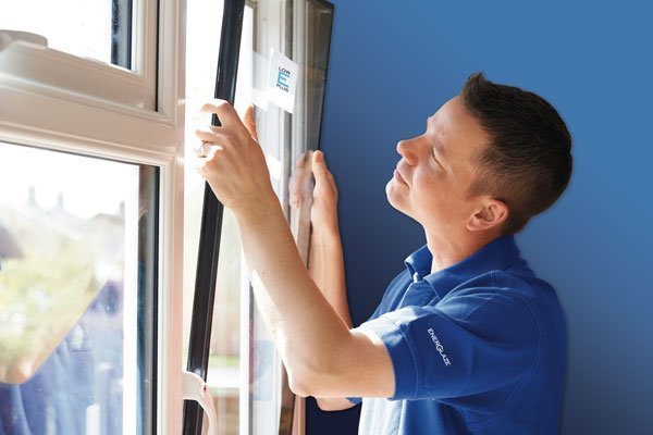 نصاب شیشه سکوریت اصفهان